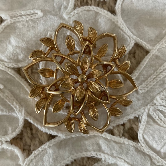 Sarah Coventry vintage brooches - Picture 2 of 5